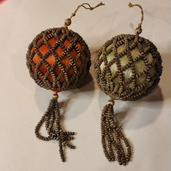 2 VINTAGE PIER 1 IMPORTS STRING BEADED BALL CHRISTMAS ORNAMENTS - Picture 2 of 2